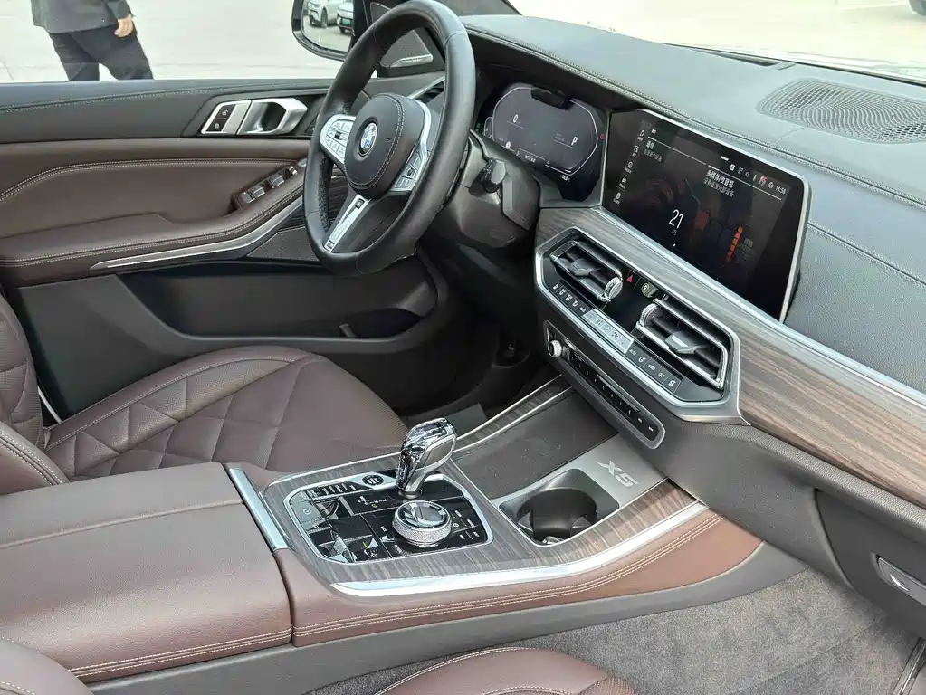BMW X5 2022 xDrive 40Li Premium M Sport