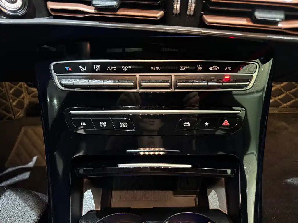 Mercedes-Benz EQC — миниатюра 14