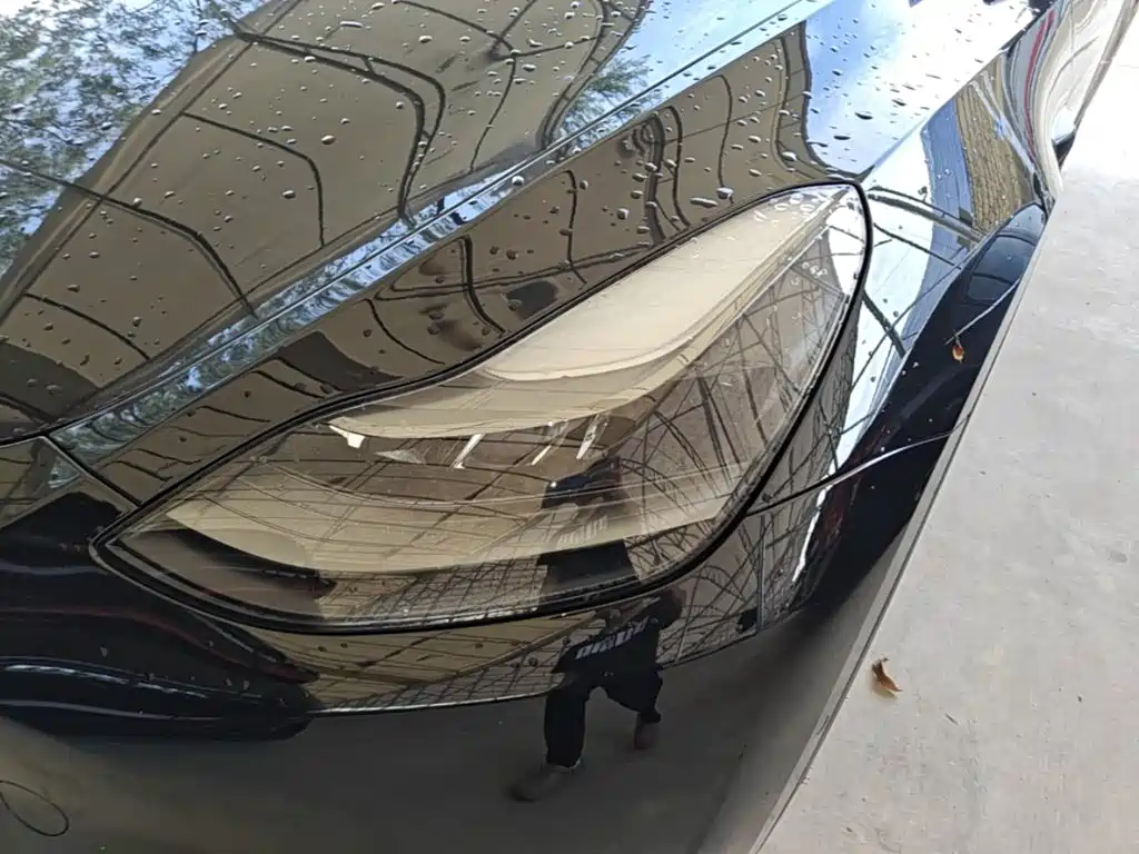 Tesla Model Y — миниатюра 24