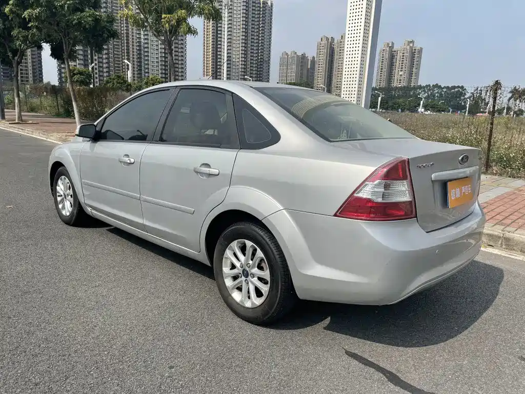 Ford Focus 2013 1.8L AT