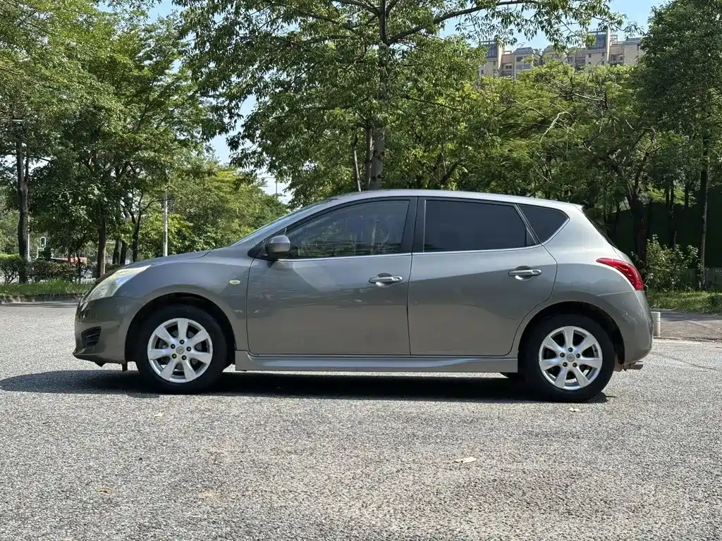 Nissan Tiida — миниатюра 9