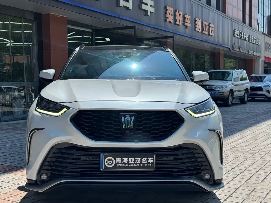 Toyota Crown Kluger — миниатюра 2
