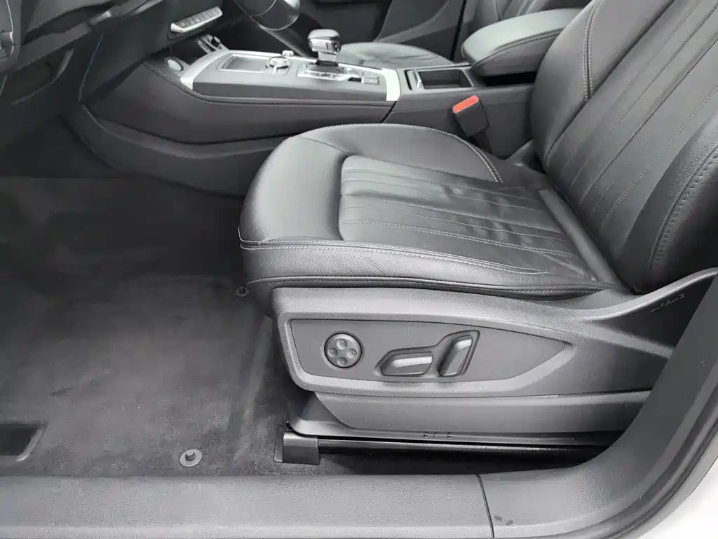 Audi Q5L — миниатюра 20