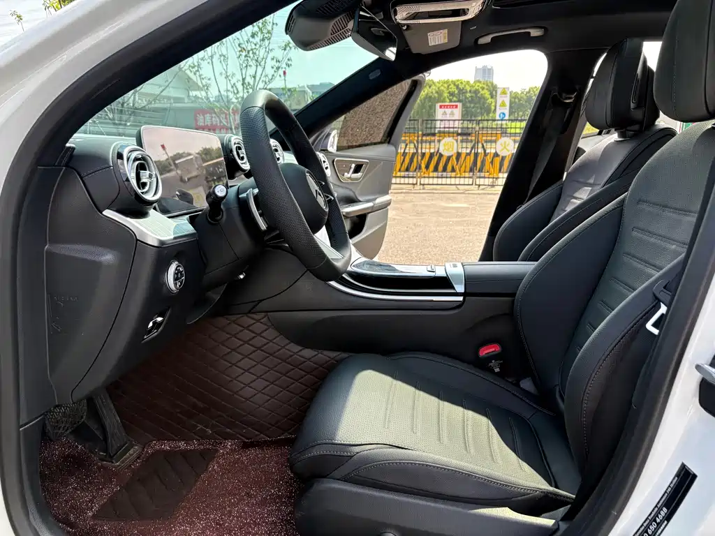 Mercedes-Benz C-Class — миниатюра 13