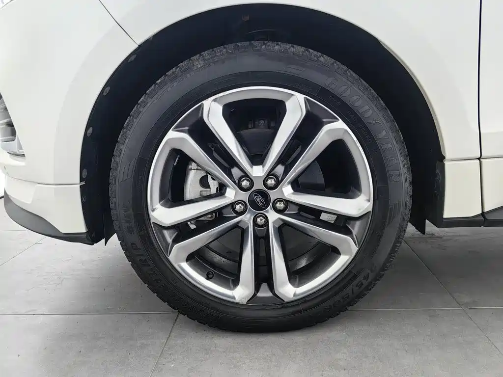 Ford Edge — миниатюра 17