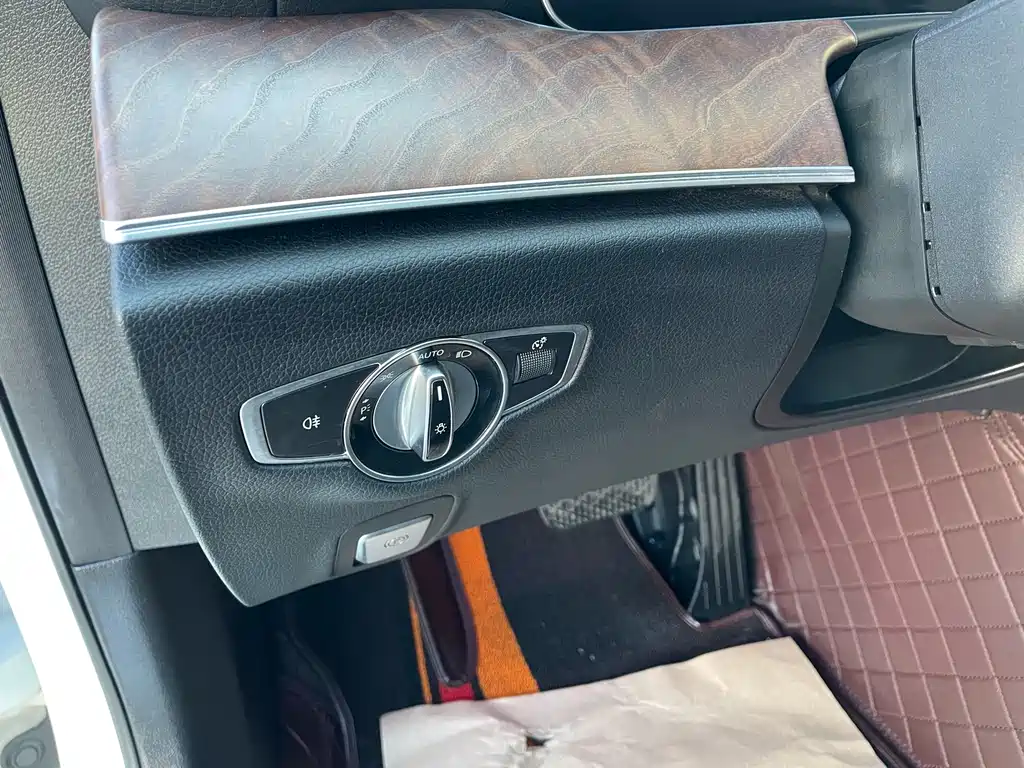 Mercedes-Benz E-Class — миниатюра 22