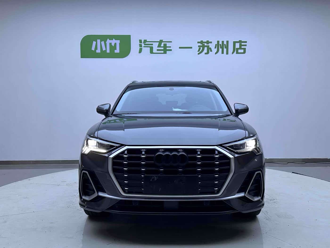 Audi Q3 1.4 л 2023 г. Серебристо-серый, пробег 43000 км