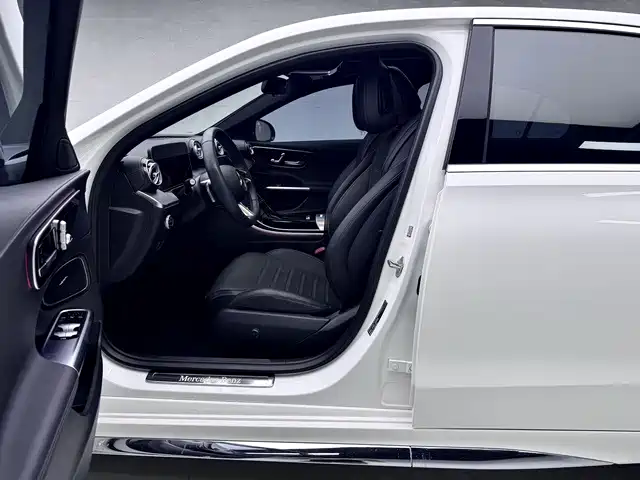 Mercedes-Benz C-Class — миниатюра 13