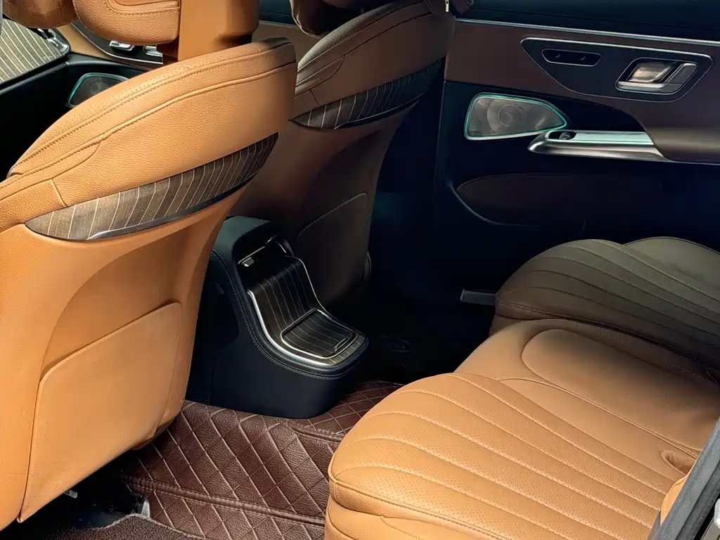 Mercedes-Benz E-Class — миниатюра 8