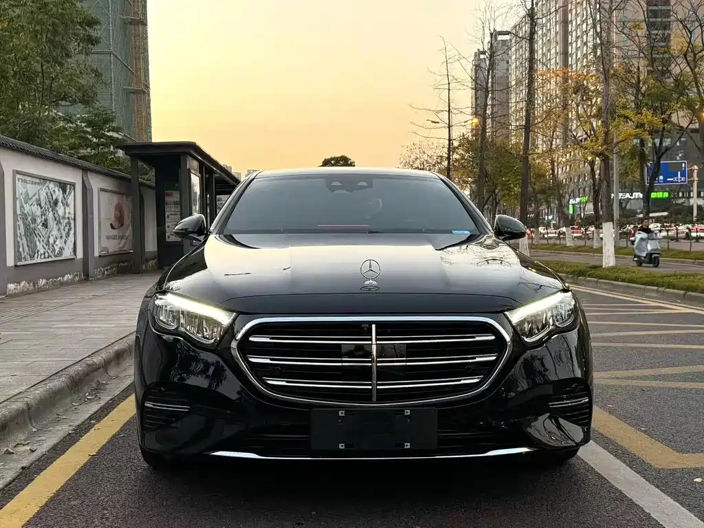 Mercedes-Benz E-Class — миниатюра 2