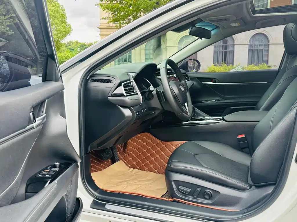 Toyota Camry — миниатюра 13