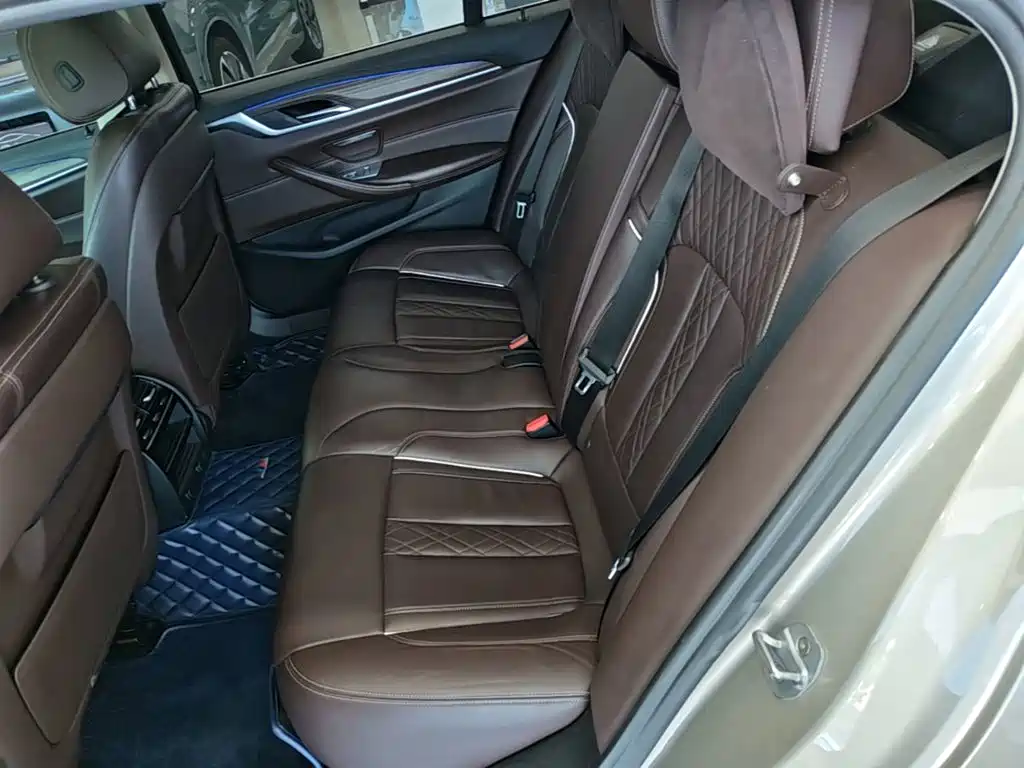 BMW 5 Series — миниатюра 17