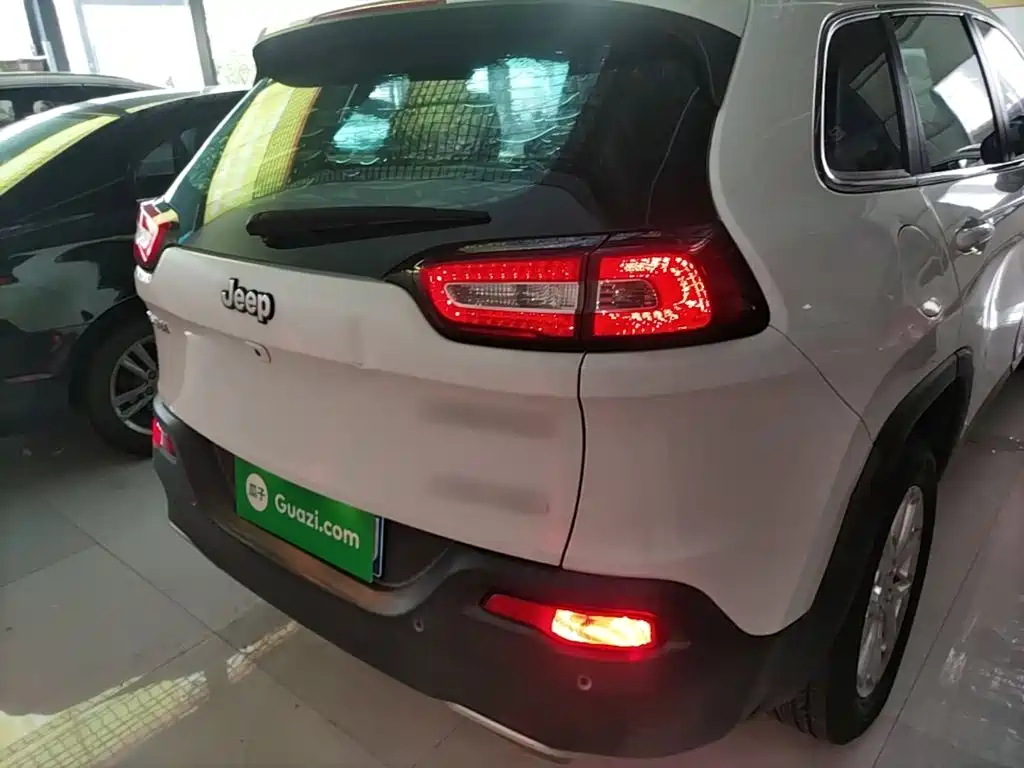 Jeep Cherokee — миниатюра 6