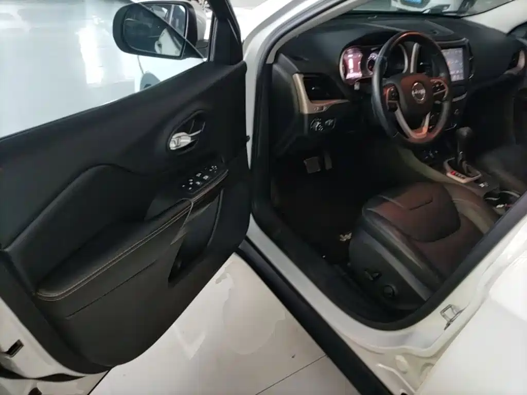 Jeep Cherokee — миниатюра 16