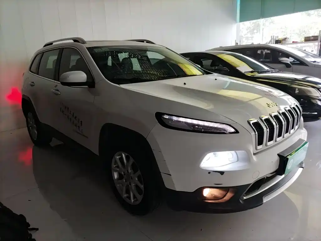 Jeep Cherokee — миниатюра 4
