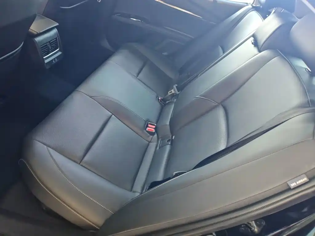 Toyota Camry — миниатюра 13