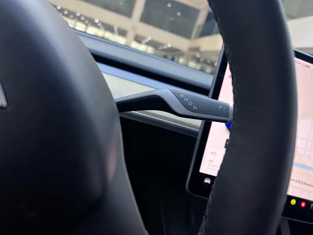 Tesla Model Y — миниатюра 13