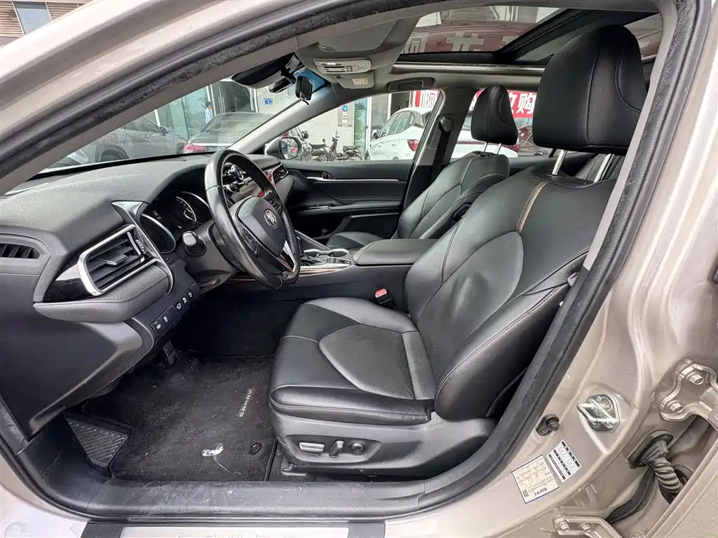 Toyota Camry — миниатюра 4