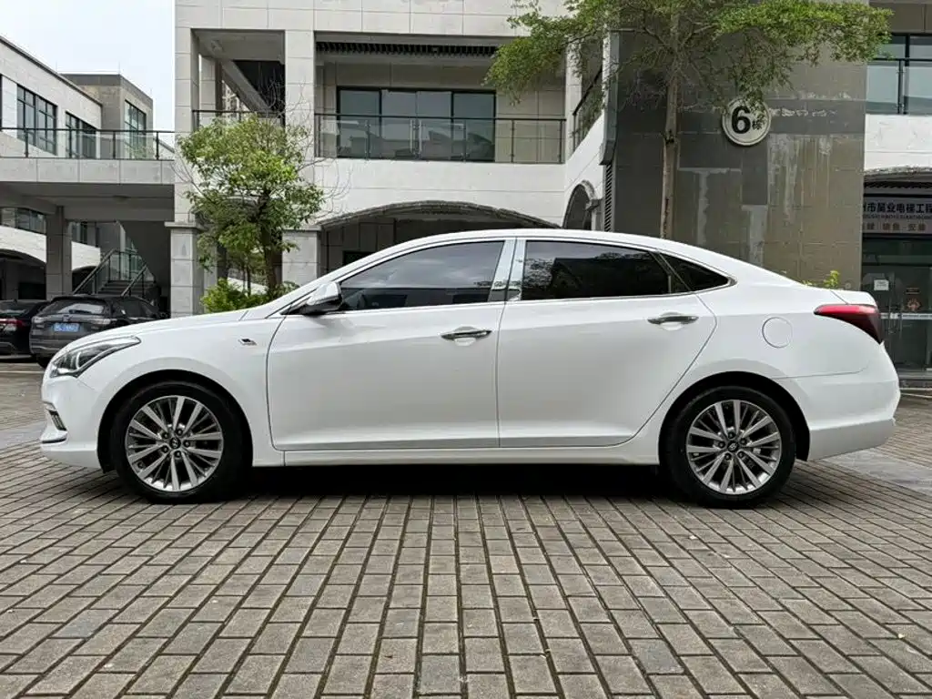 Hyundai Mistra 2019 1.8L AT Luxury DLX VI