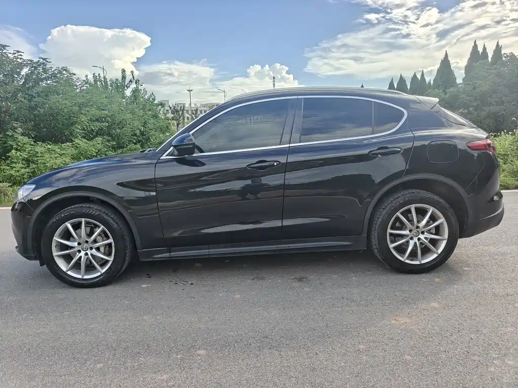 Alfa Romeo Stelvio — миниатюра 2