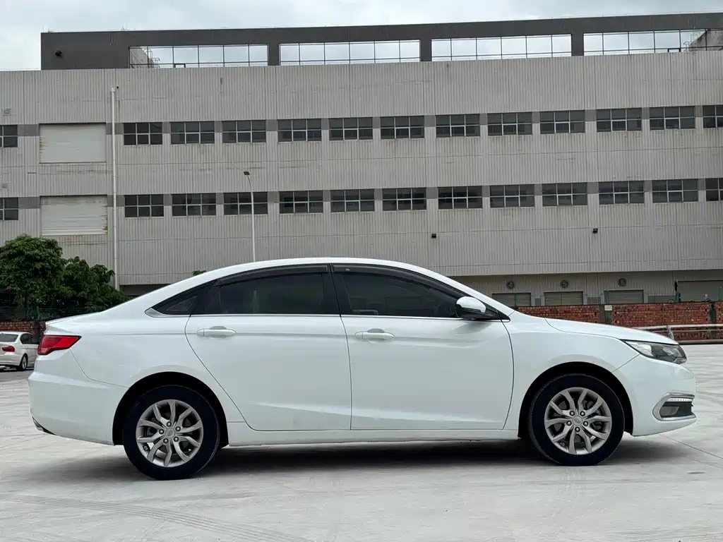 Geely Emgrand GL — миниатюра 4