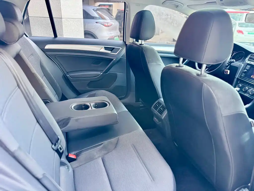Volkswagen Golf 2019 1.6L AT Comfort V