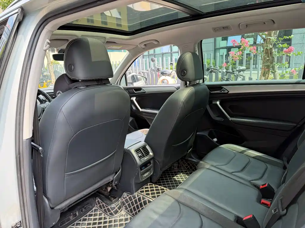 Volkswagen Tiguan L PHEV — миниатюра 11