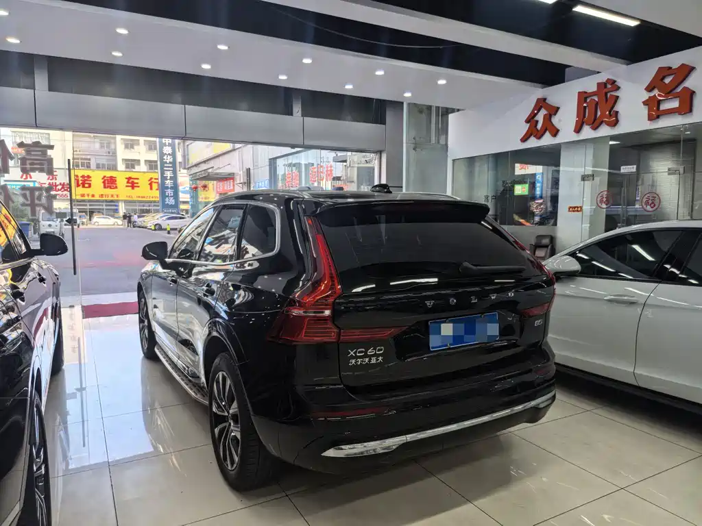 Volvo XC60 2023 B5 Luxury