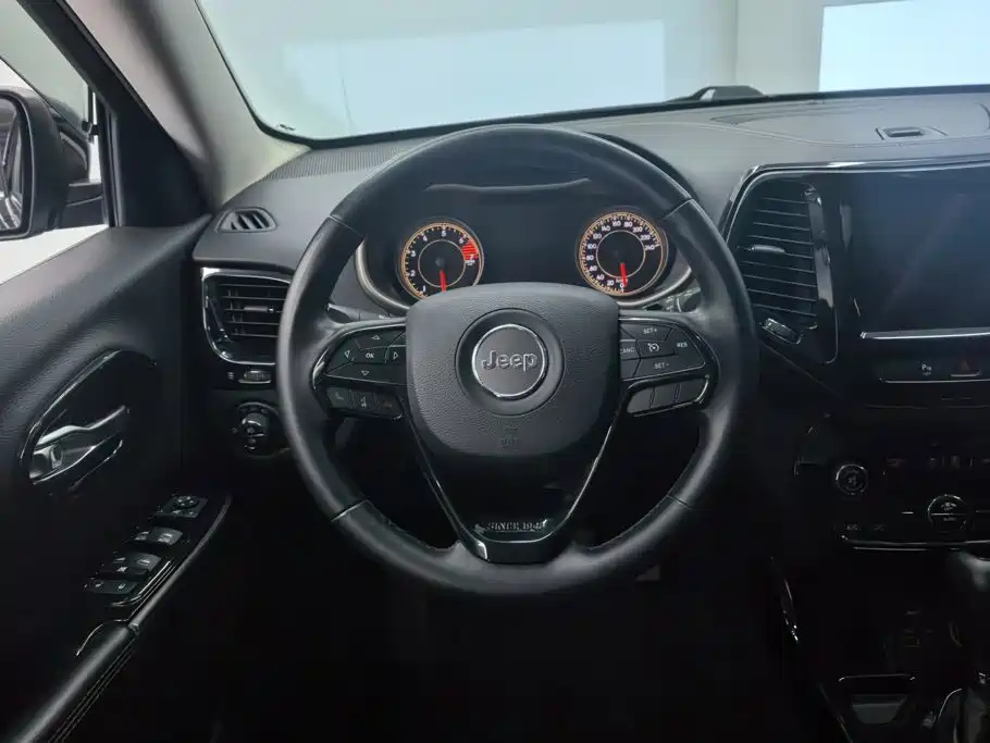 Jeep Cherokee — миниатюра 15