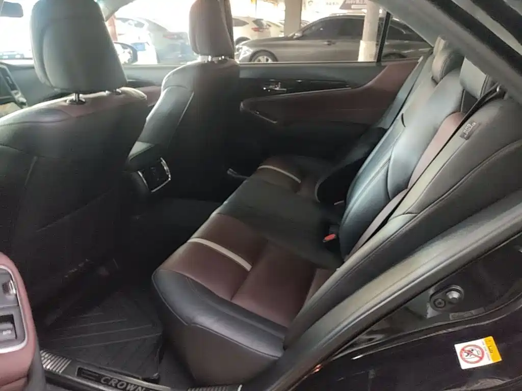Toyota Crown — миниатюра 17