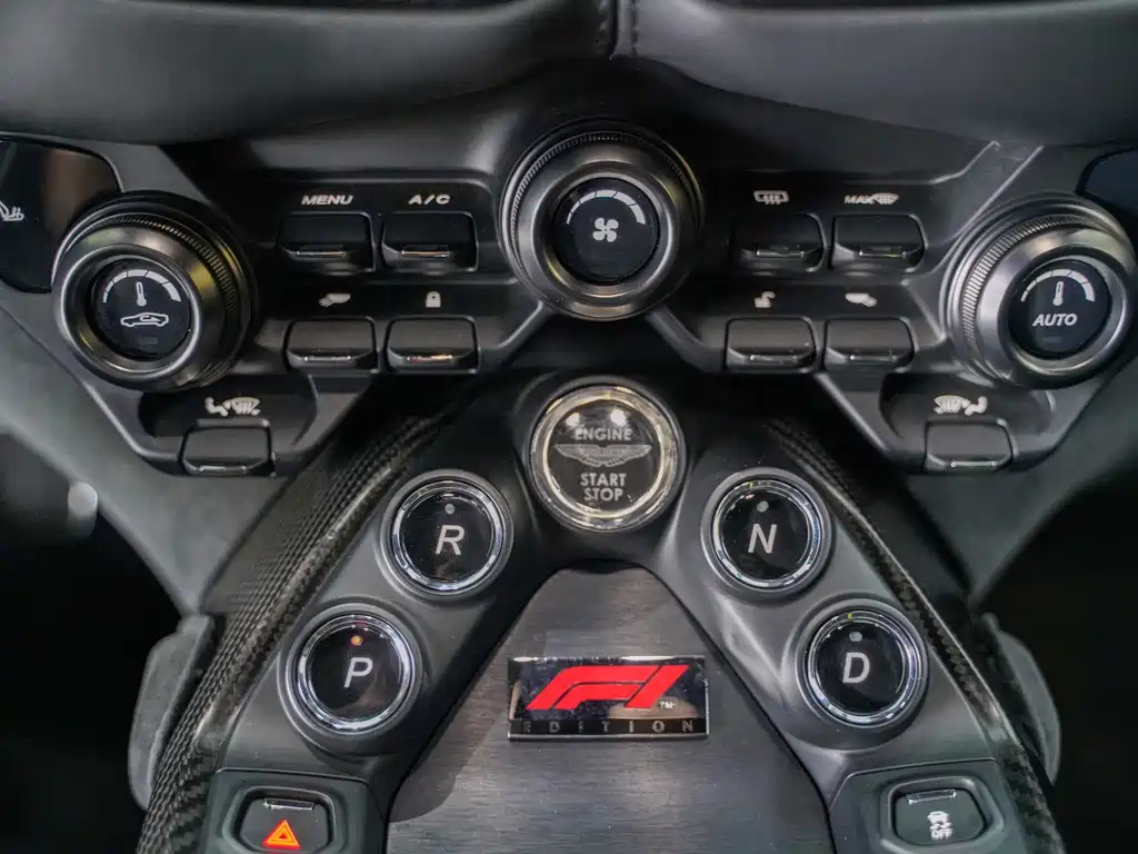 Aston Martin V8 Vantage — миниатюра 11