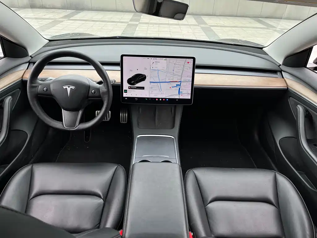 Tesla Model 3 — миниатюра 12