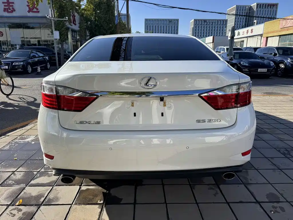 Lexus ES — миниатюра 9