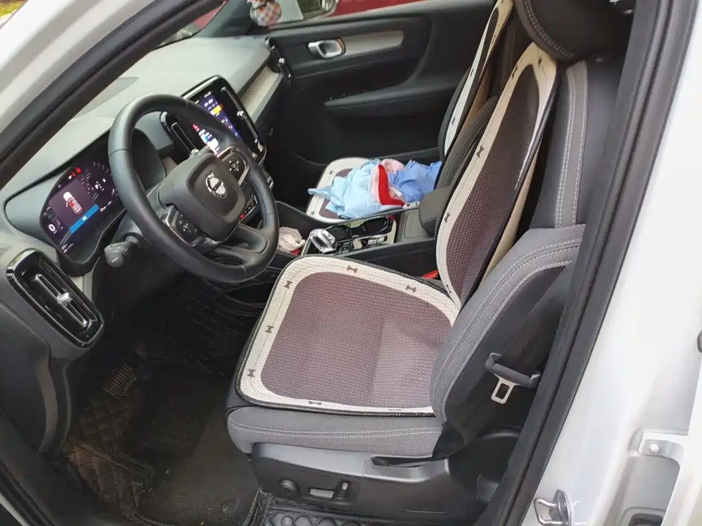 Volvo XC40 — миниатюра 8
