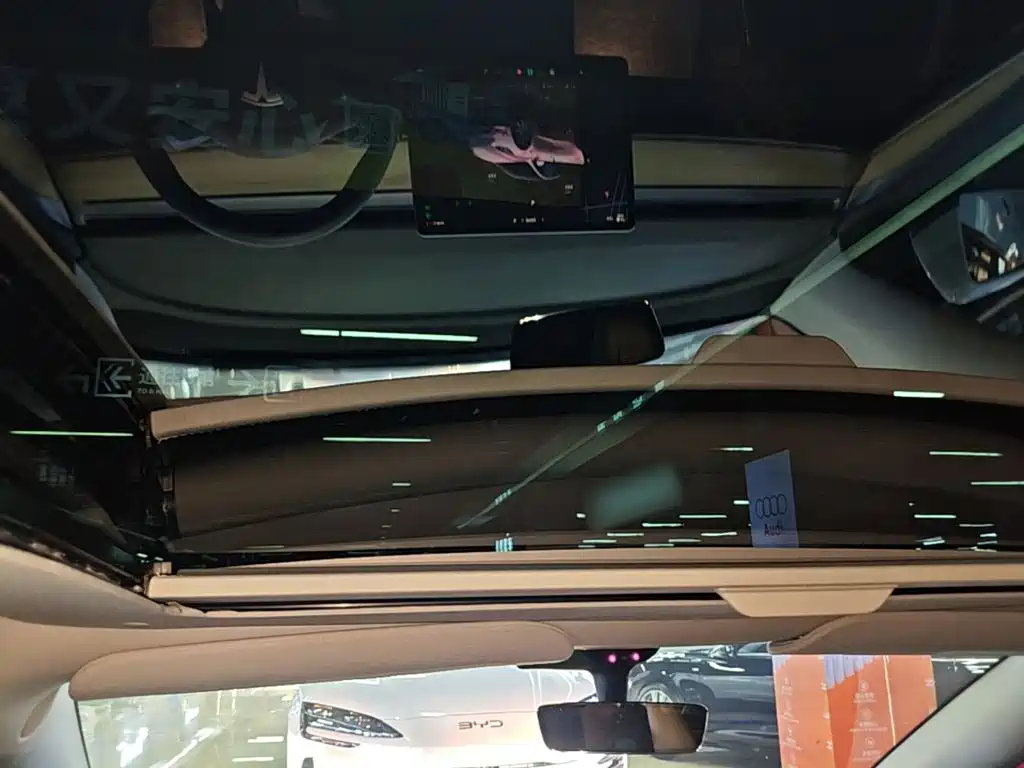 Tesla Model Y — миниатюра 18