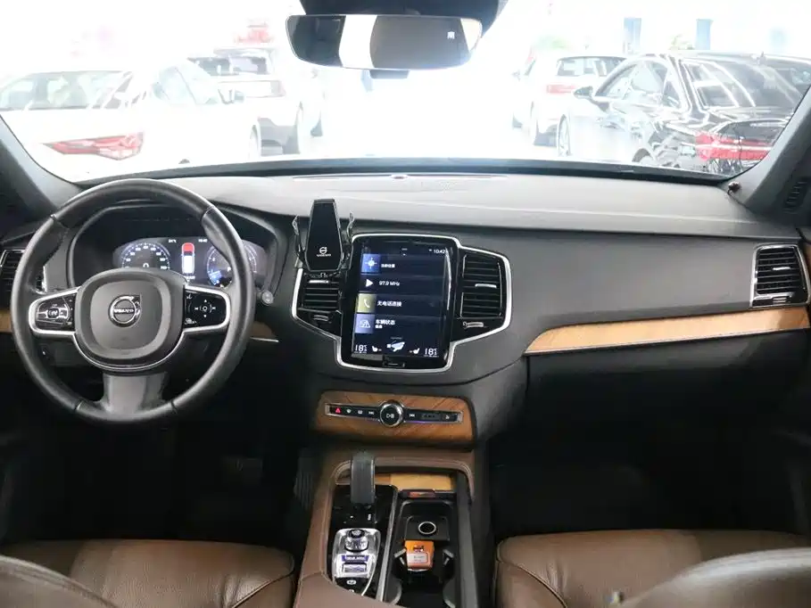 Volvo XC90 2021 B6 Luxury 7 мест