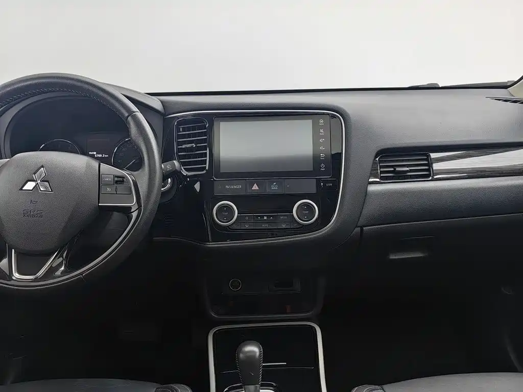 Mitsubishi Outlander — миниатюра 12