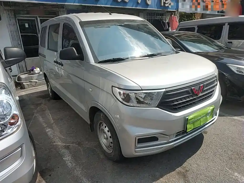 Wuling Hongguang V — миниатюра 4