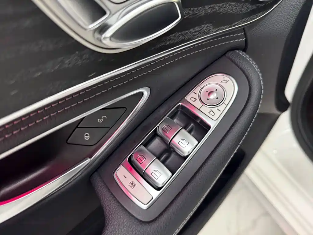 Mercedes-Benz C-Class — миниатюра 9