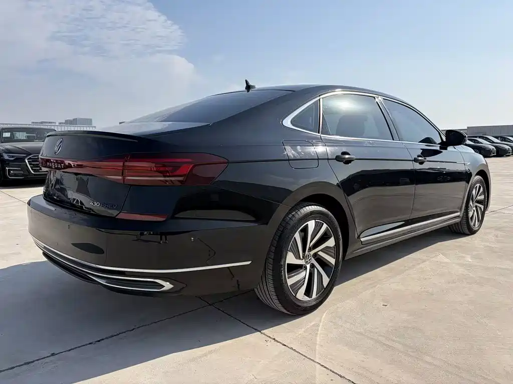 Volkswagen Passat PHEV — миниатюра 6