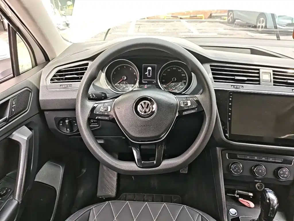 Volkswagen Tiguan L — миниатюра 11