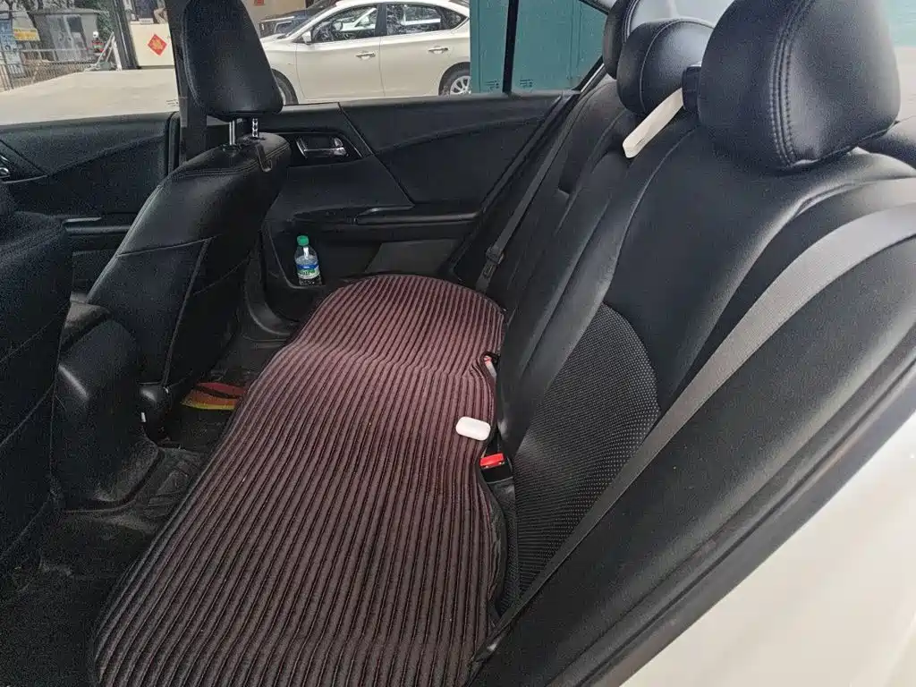 Honda Accord — миниатюра 18