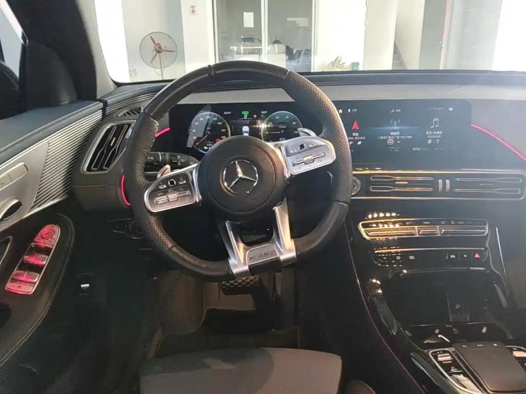 Mercedes-Benz EQC — миниатюра 11