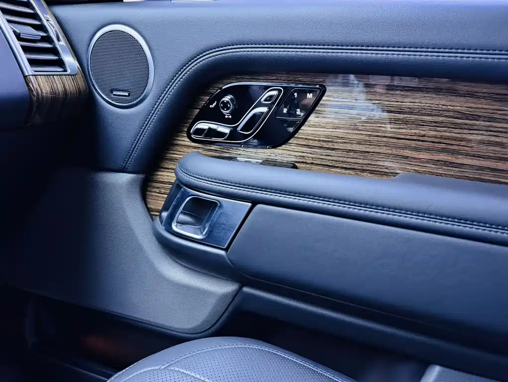 Land Rover Range Rover — миниатюра 19