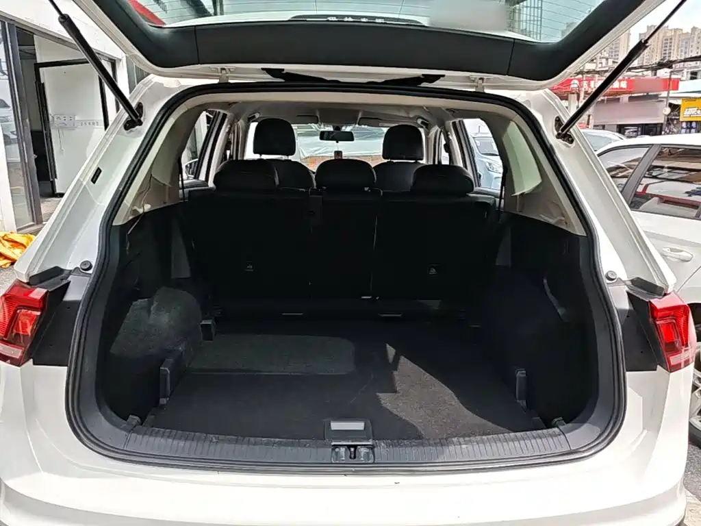 Volkswagen Tiguan L — миниатюра 19