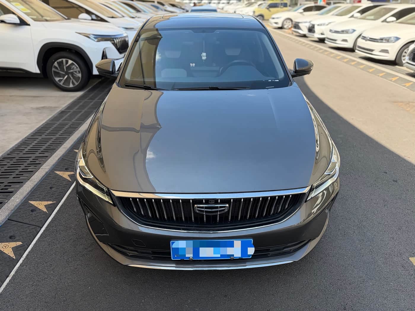 Geely Emgrand 1.5 л 2023 г. Белый, пробег 24000 км