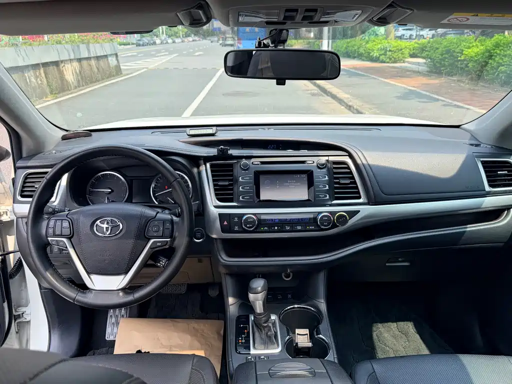 Toyota Highlander — миниатюра 10