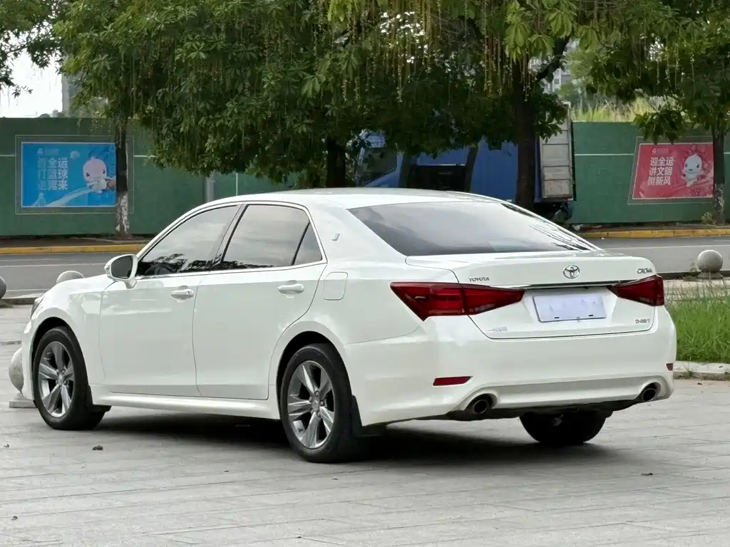 Toyota Crown — миниатюра 20