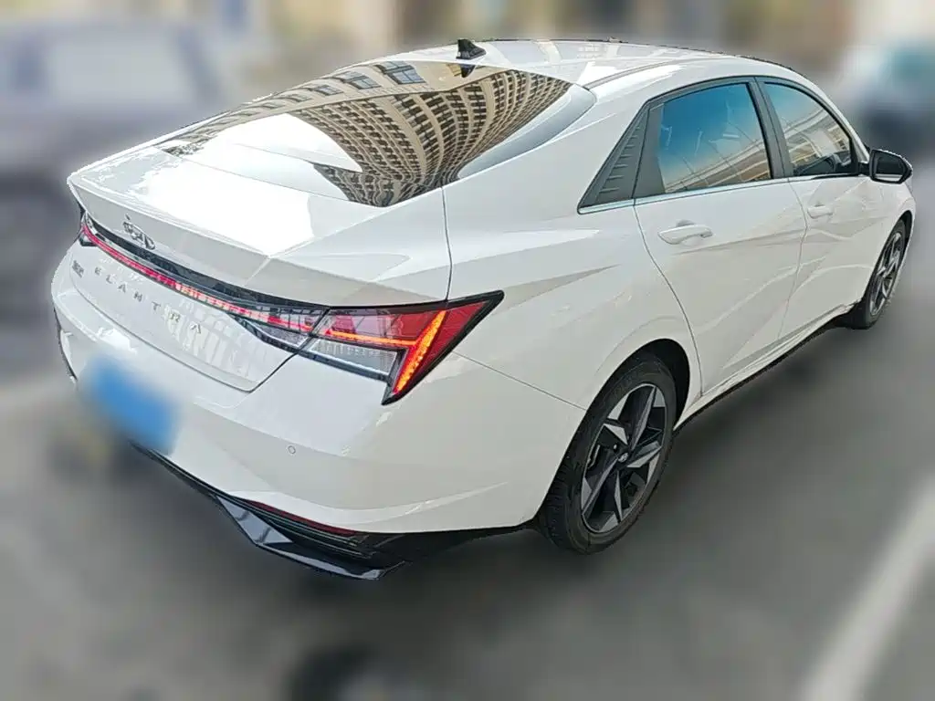 Hyundai Elantra — миниатюра 10