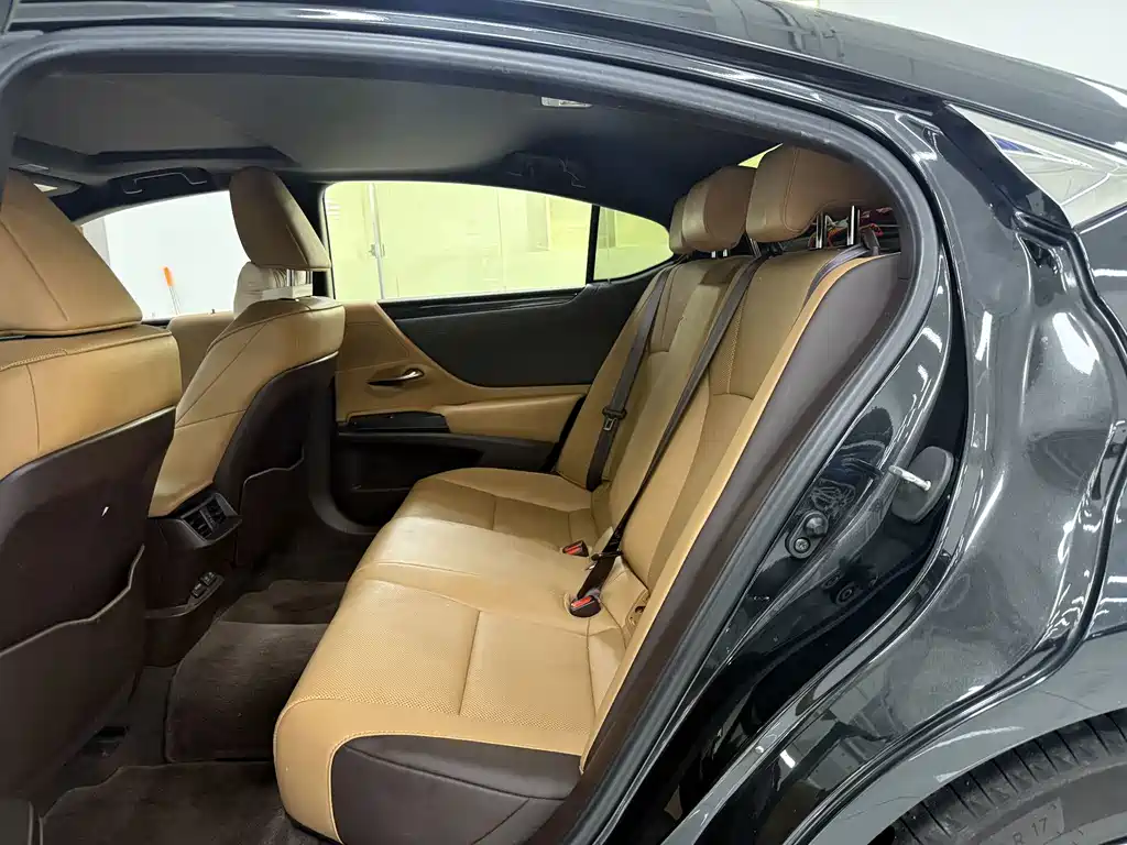 Lexus ES — миниатюра 14